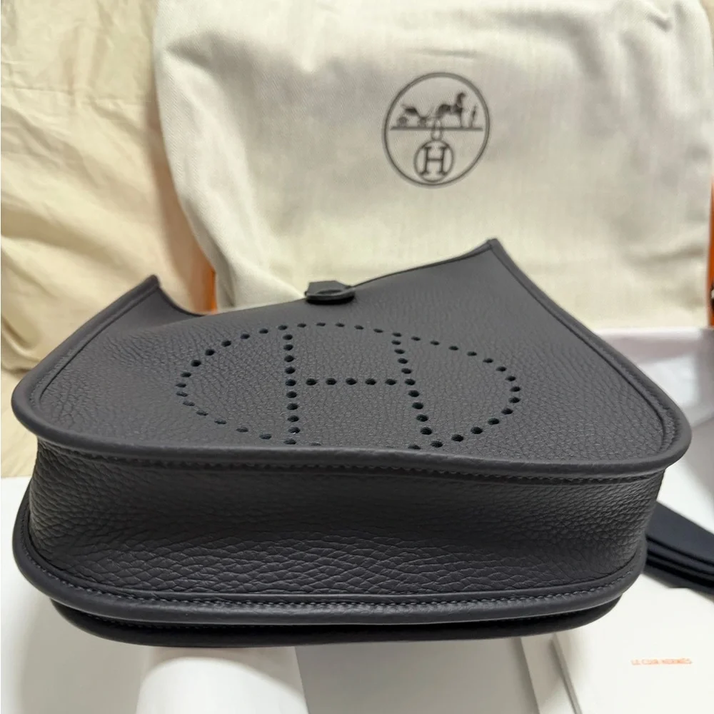 Brand New in Box Hermès Evelyne 23 bag - Picture 4 of 9